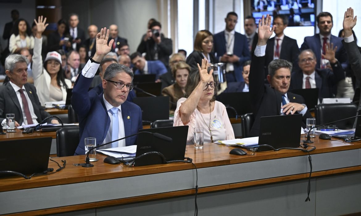 CCJ do Senado aprova texto-base da PEC da Segurança Pública