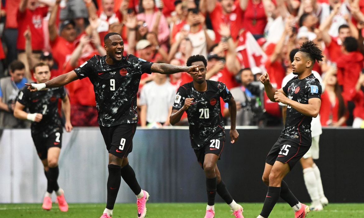 Canadá atropela Catar e vence pela primeira vez em uma Copa do Mundo