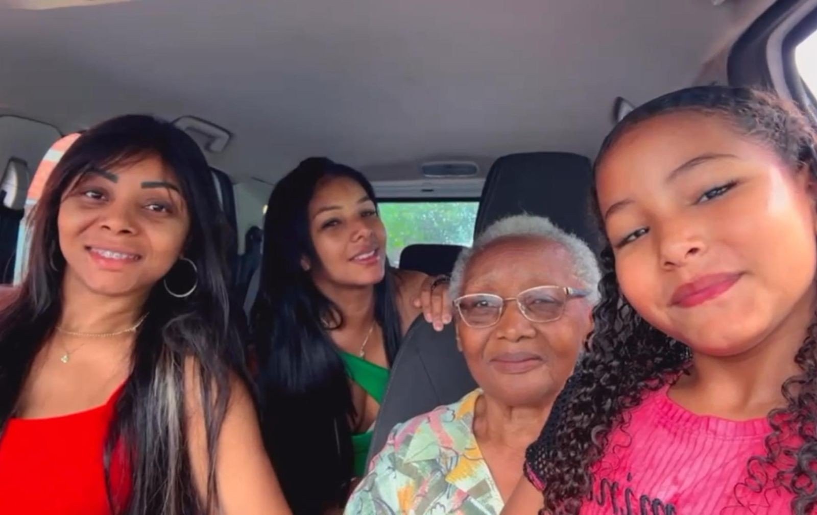 VÍDEO: aluna se emociona ao receber surpresa de aniversário da família em escola de MT e vídeo viraliza