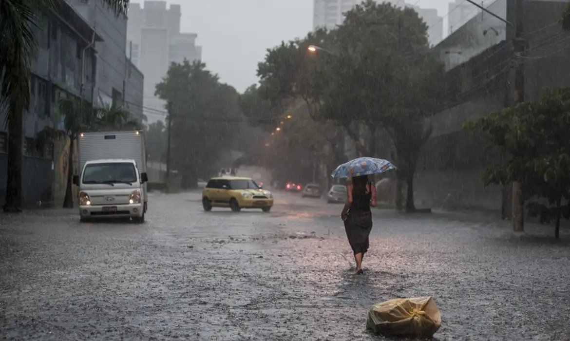 Defesa Civil - SP alerta para temporal e ventania entre terça e quinta