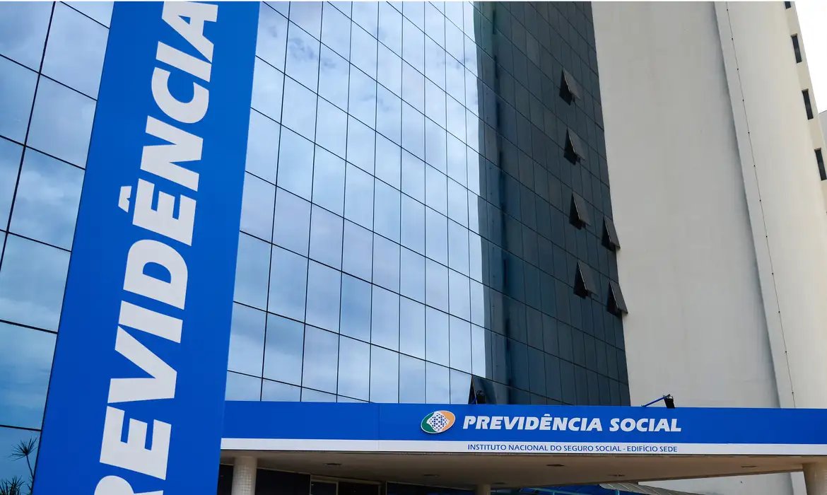 Fila do INSS cai 16% em dois meses após análise de 500 mil processos