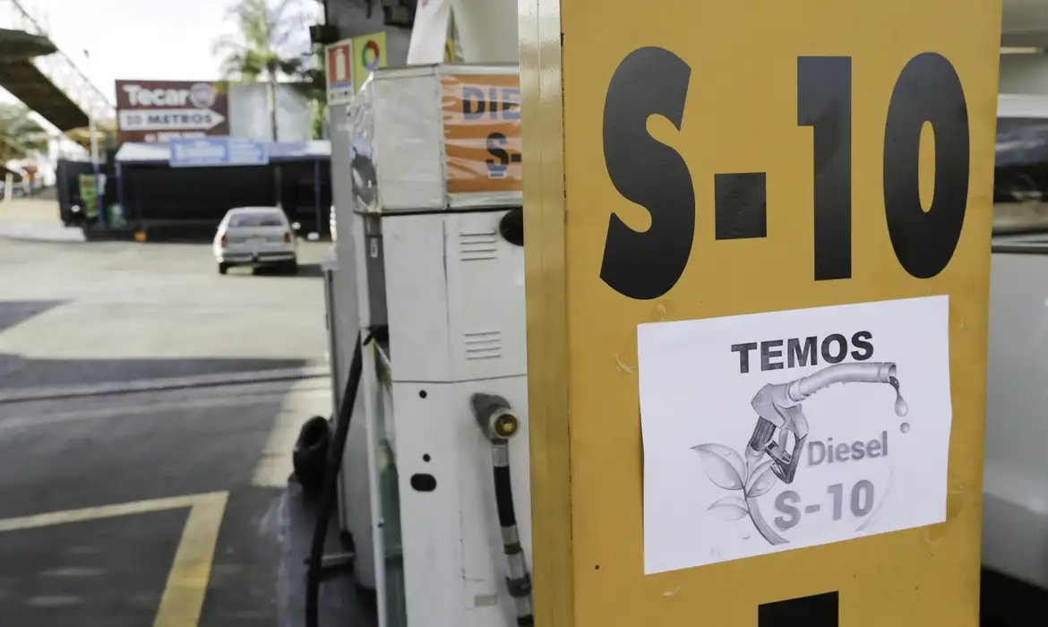 Petrobras ajusta preços do diesel para R$ 1,12