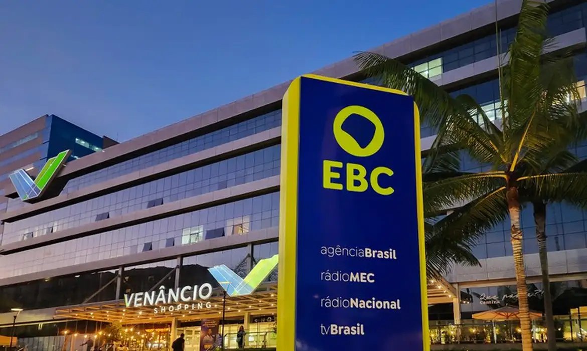 Sindicato pede ao TSE ingresso em ação da EBC contra remoção do acervo