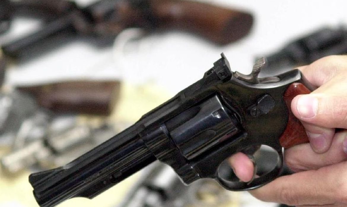 RJ: operação mira esquema de compra de armas com documento falsos