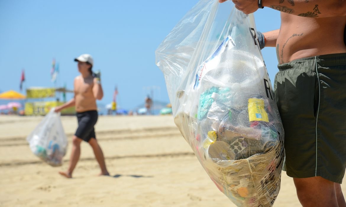 Praia do Rio Vermelho recebe mutirão de limpeza no domingo