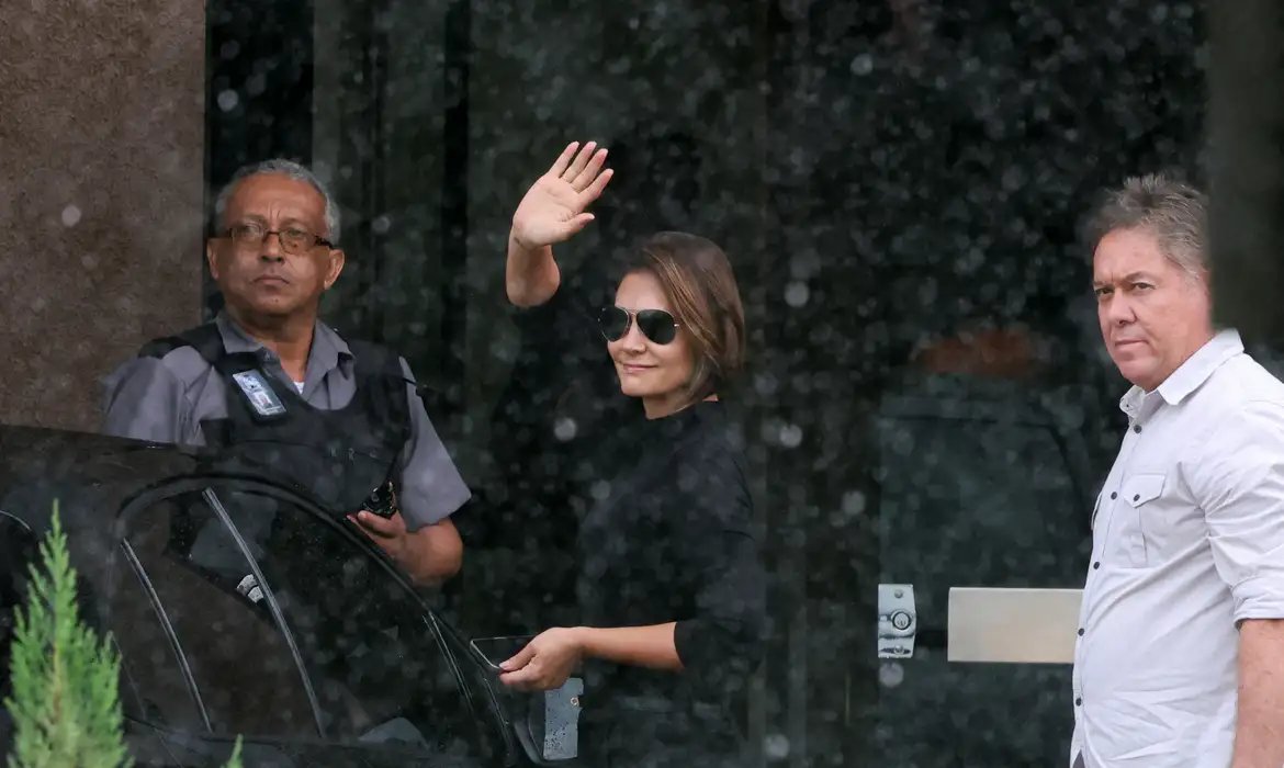 Bolsonaro recebe a ex-primeira-dama Michelle na PF 