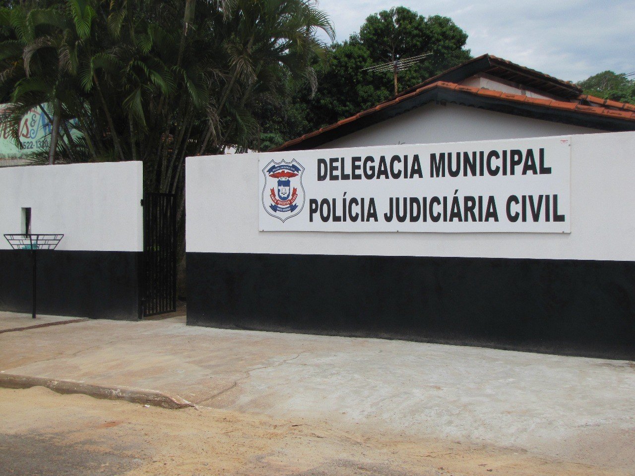 Bebê é resgatada em área de mata após denúncia de maus-tratos; mãe adolescente é apreendida em MT