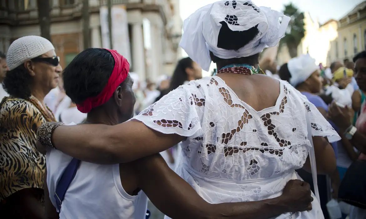Ataques a símbolos religiosos reacendem debate sobre intolerância