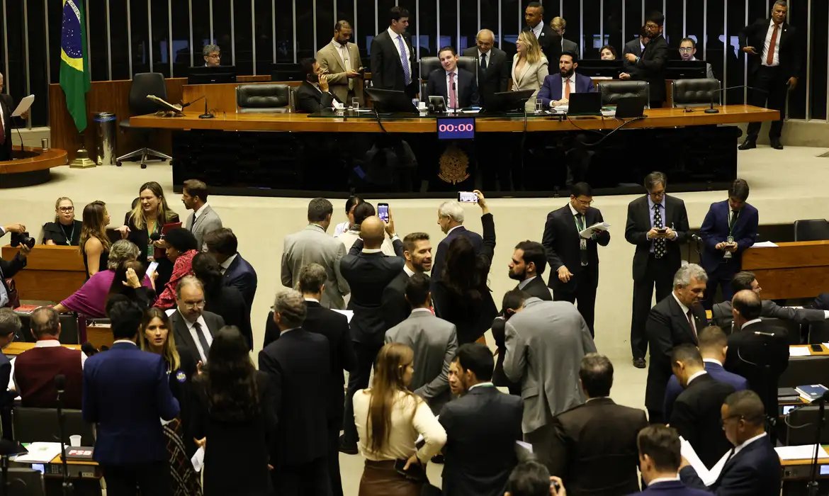 Motta adia votação de PL Antifacção para terça-feira (18)