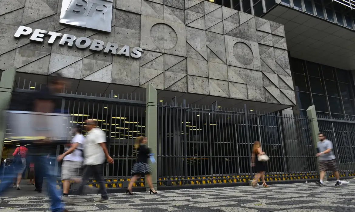 Petrobras anuncia alta de R$ 0,04 na gasolina vendida a distribuidoras