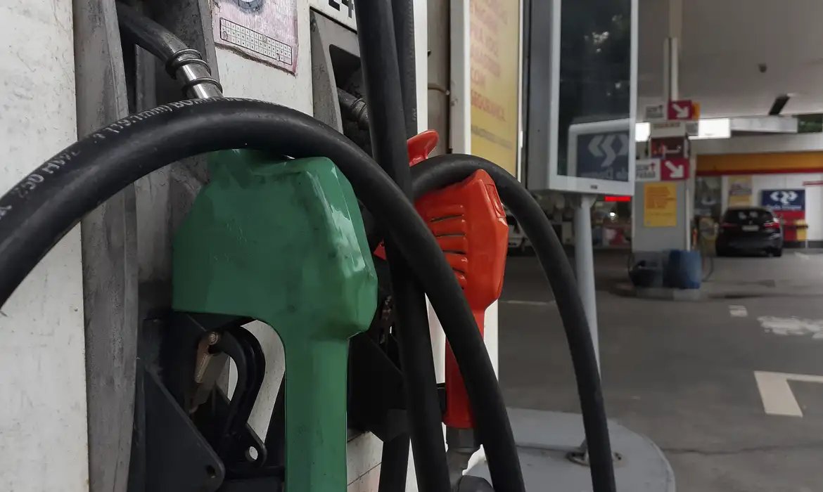Gasolina com 32% de etanol deve ser R$ 0,03 mais barata