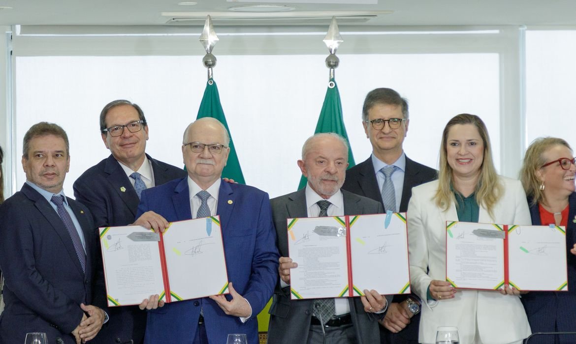 Sancionadas leis que criam fundos para a Justiça 