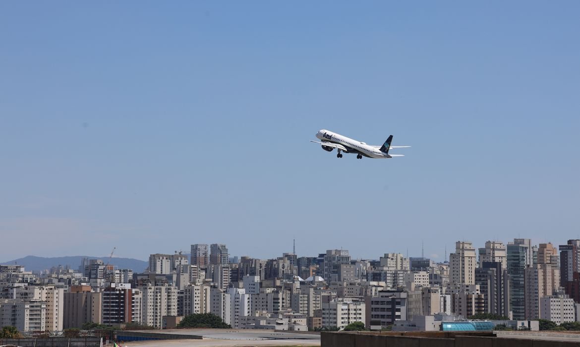 Brasil bate recorde de passageiros em voos domésticos em 2026