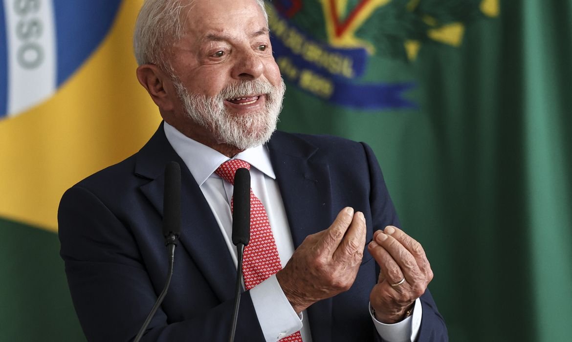 Lula: democracia é obra em construção e deve ser zelada e defendida