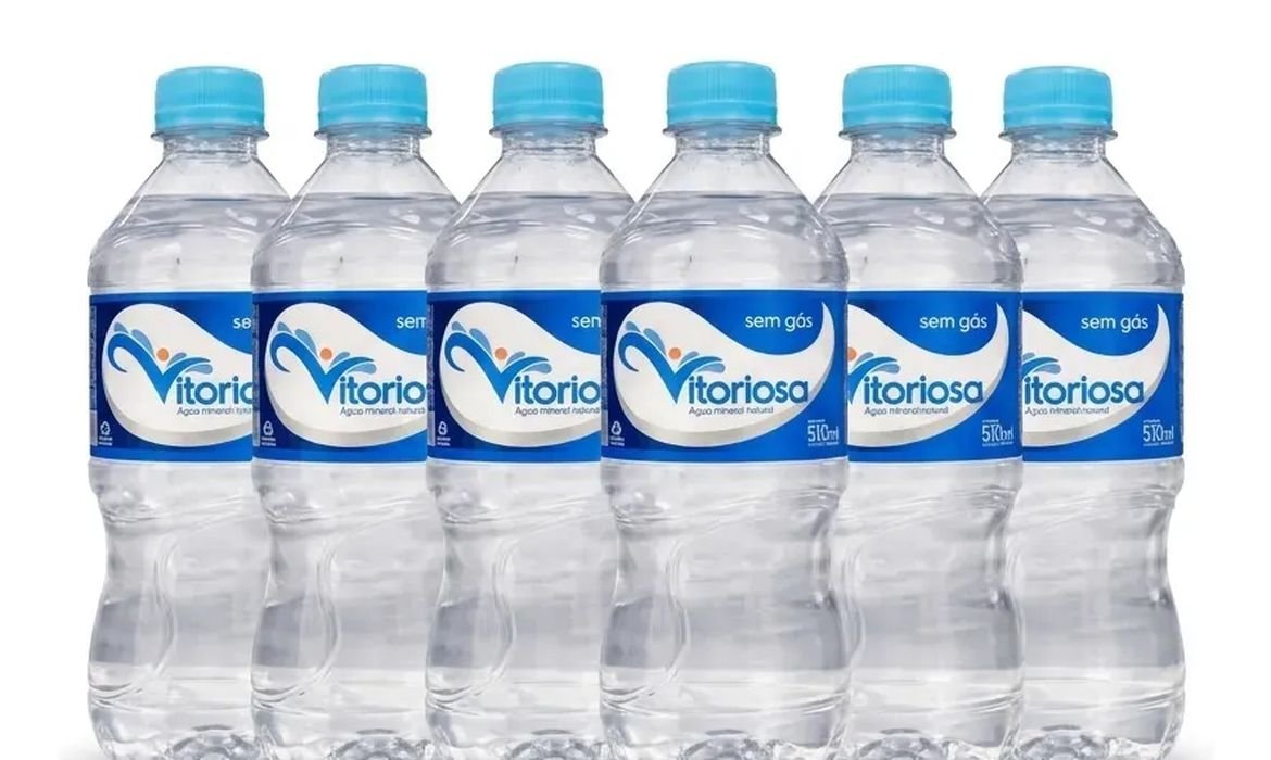 Anvisa interdita água mineral da marca Vitoriosa por conter coliformes
