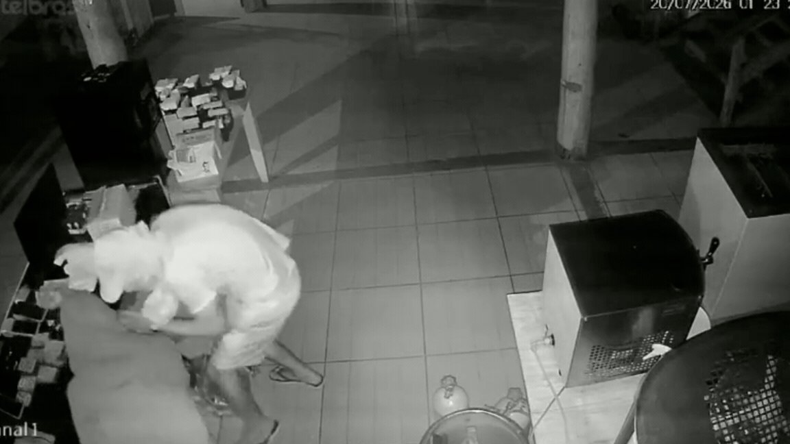 Dupla é presa após invadir a mesma hamburgueria seis vezes em MT