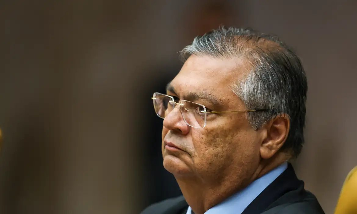 Dino pede vista e STF suspende julgamento sobre royalties do petróleo