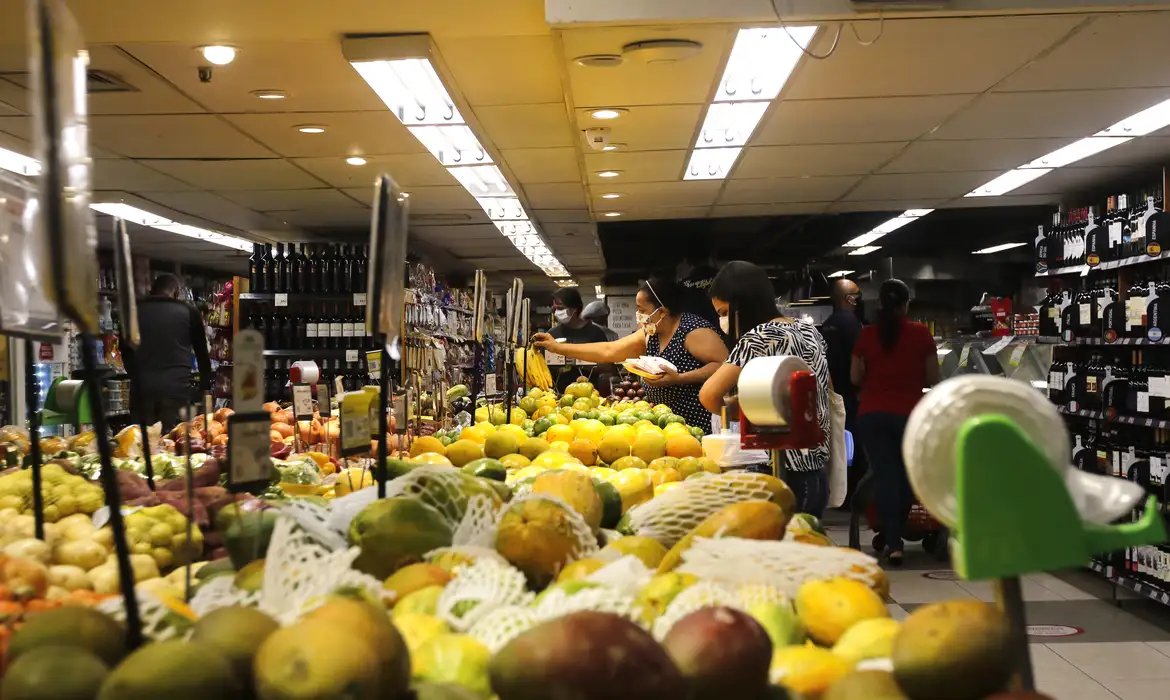 INPC de janeiro sobe 0,39% e acumula alta de 4,3% em 12 meses