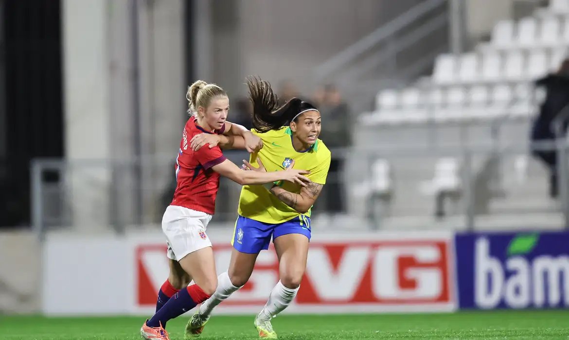 Seleção feminina perde para Noruega em penúltimo compromisso do ano