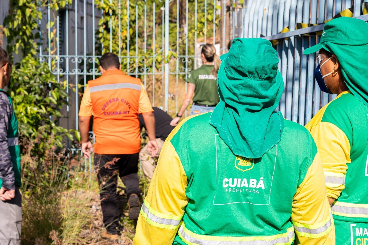 Condomínio abandonado é interditado após fiscais encontrarem morcegos, pombos e escorpiões em Cuiabá