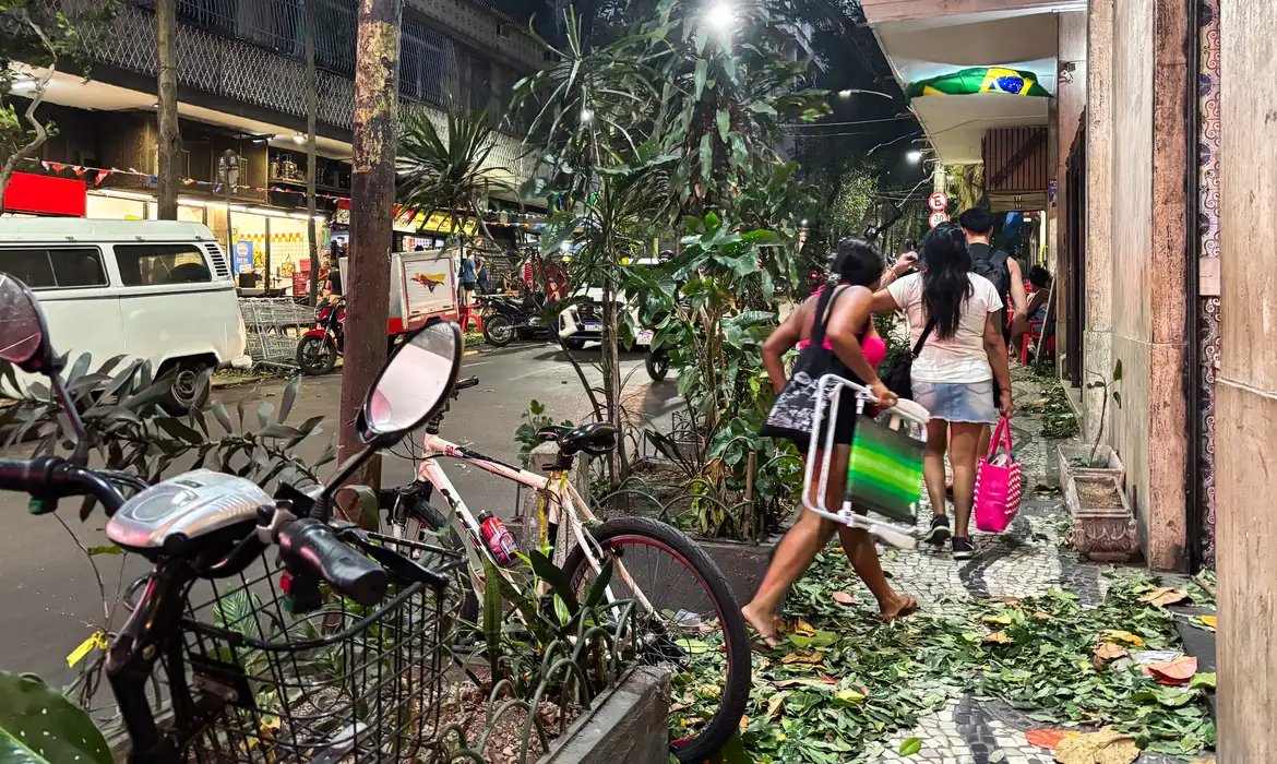 Prefeitura e estado pedem antecipação do fim do expediente no Rio