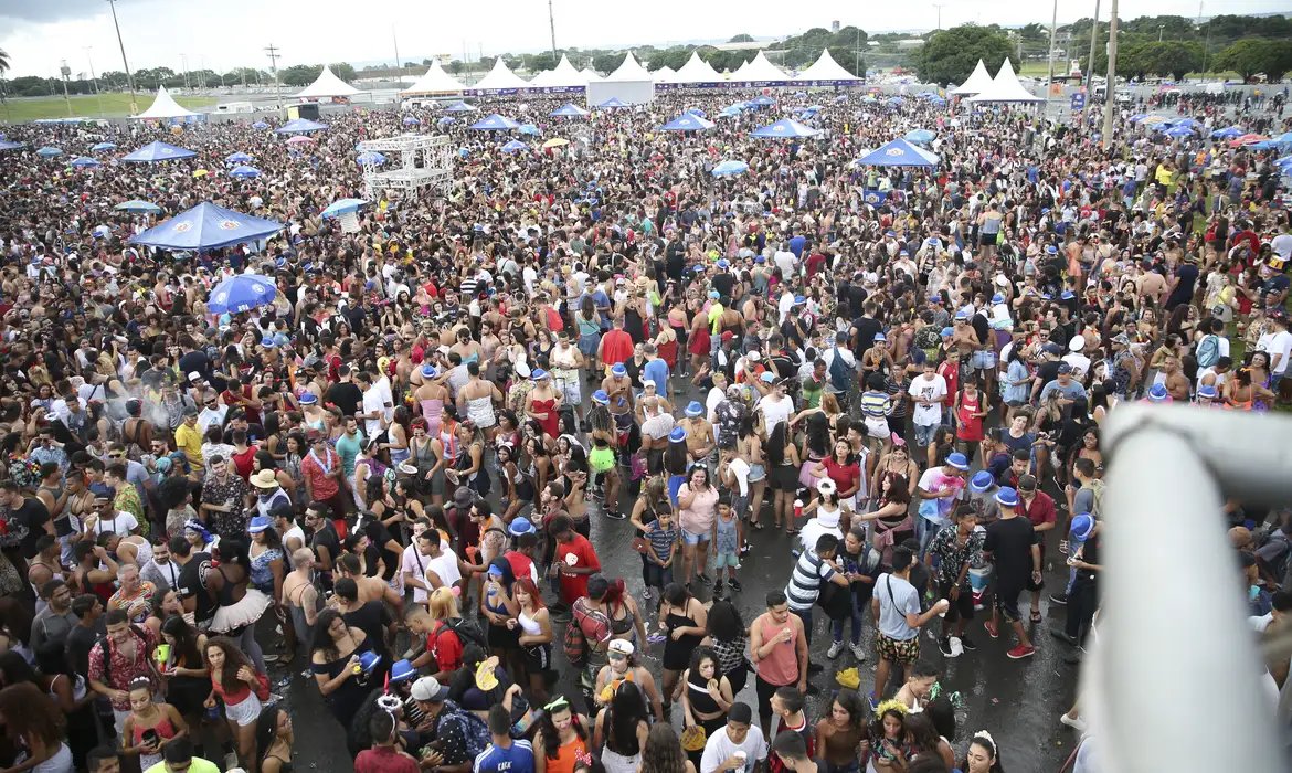 Carnaval requer prevenção de acidentes com rede elétrica, diz Abradee