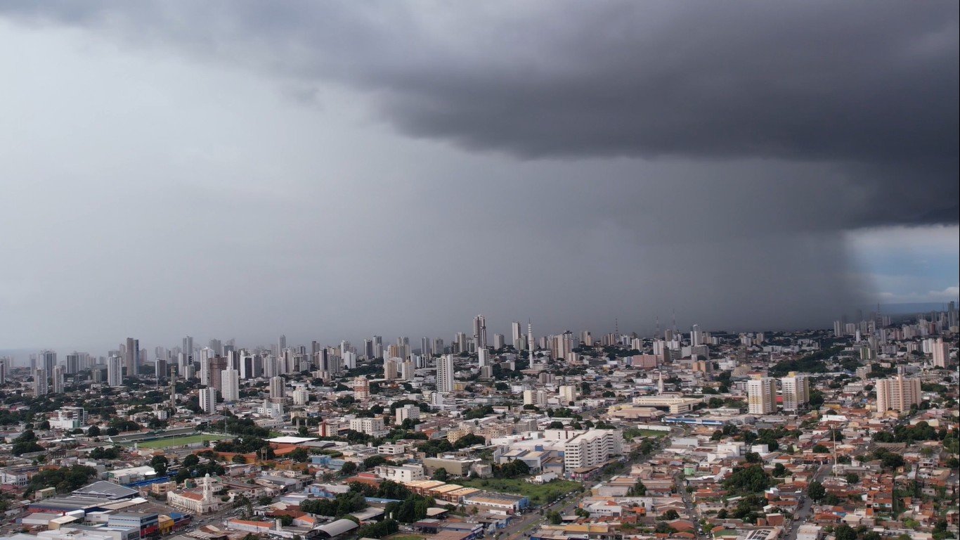 Chuva forte coloca Cuiabá e mais 59 cidades de MT em alerta