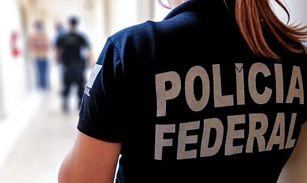 PF faz operação contra fraudes no registro de armas de colecionadores