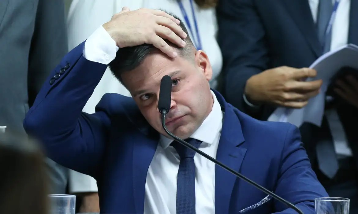 Moraes determina cassação da aposentadoria de ex-diretor da PRF