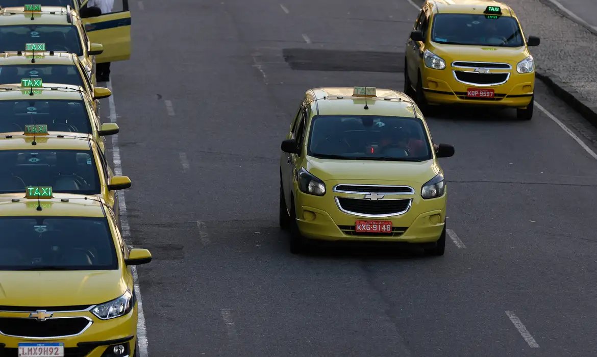 CMN regulamenta nova linha para motoristas de aplicativos e taxistas