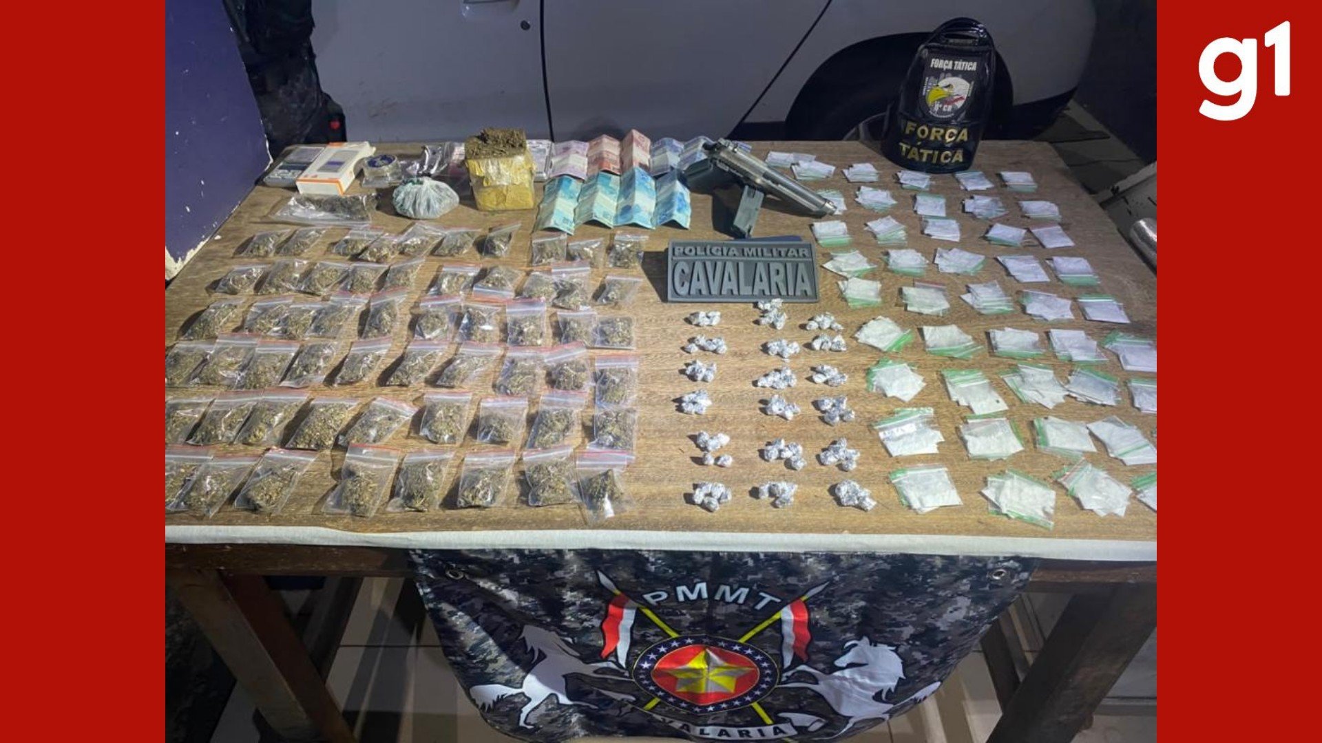 Dupla é presa com mais de 300 porções de drogas e pistola falsa em MT