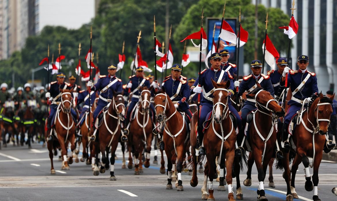 Tradicional desfile cívico-militar é realizado no Rio de Janeiro