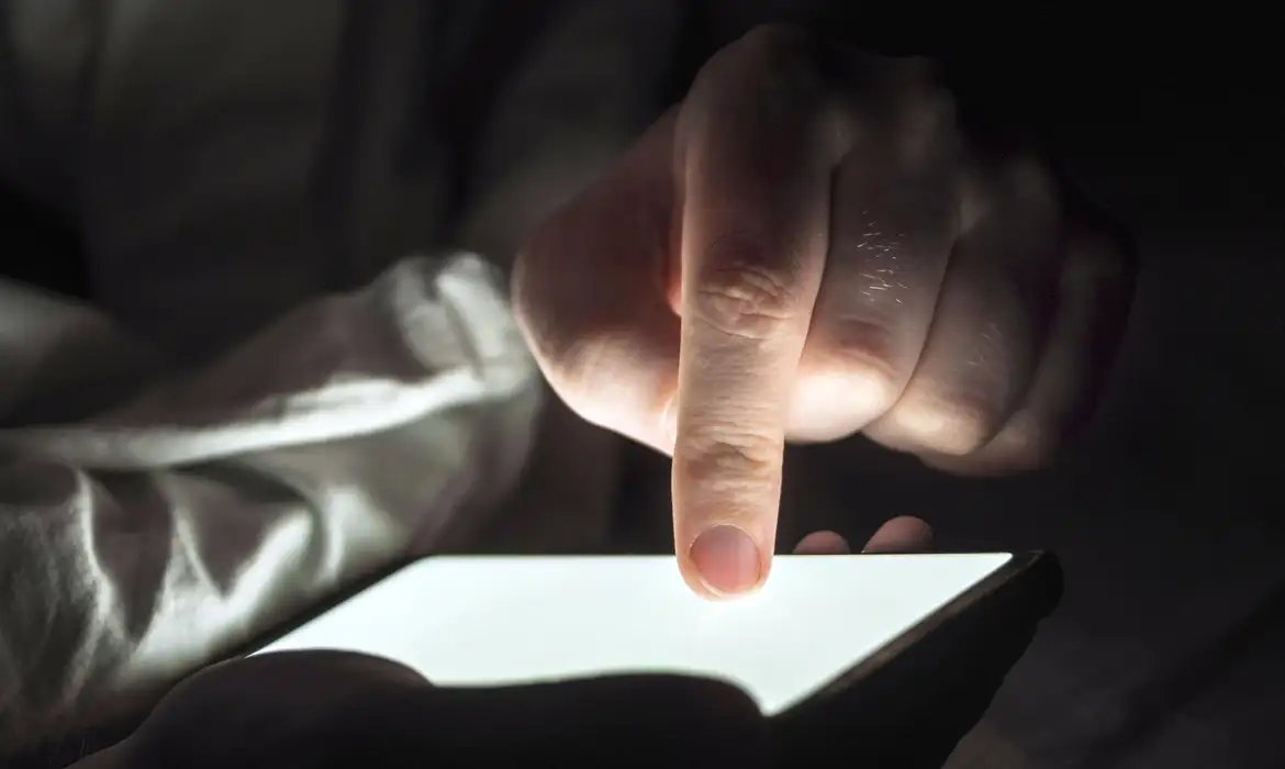Lei amplia punição a crimes sexuais online contra crianças; entenda