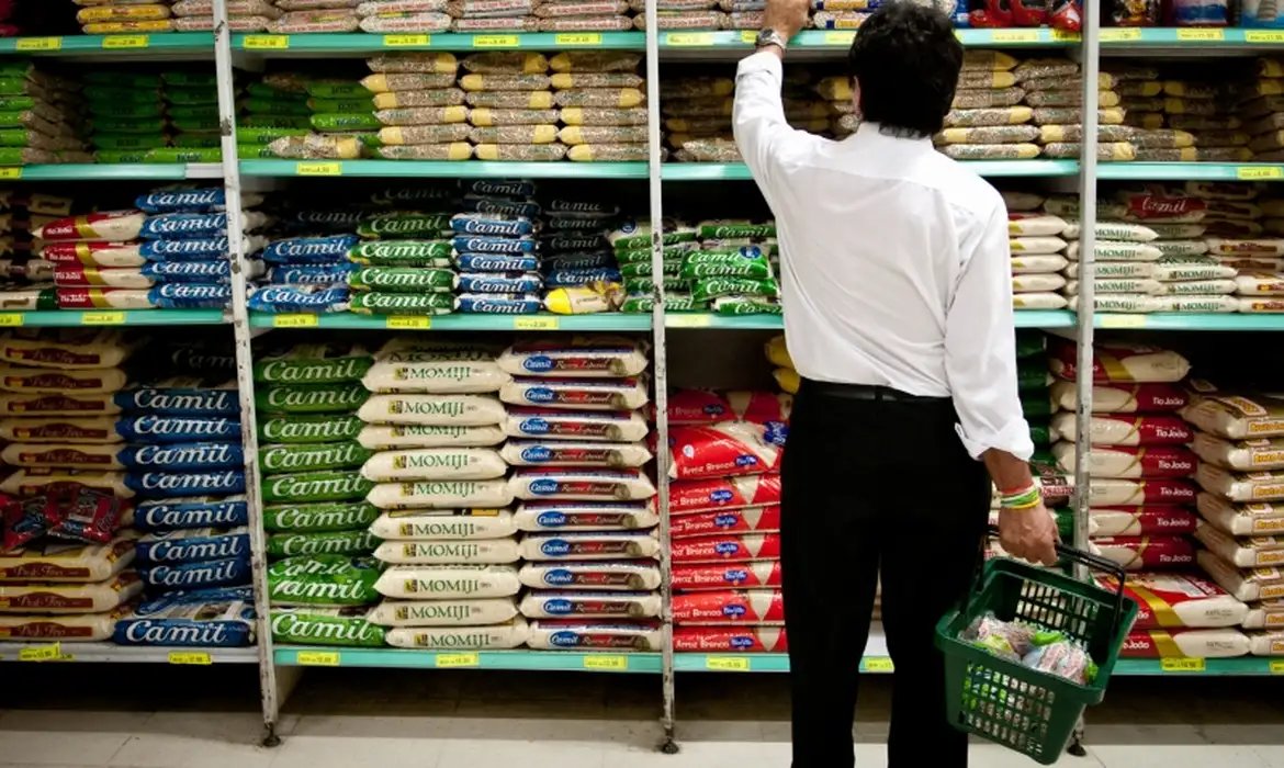 Cesta básica fica mais cara em 14 capitais no mês de fevereiro