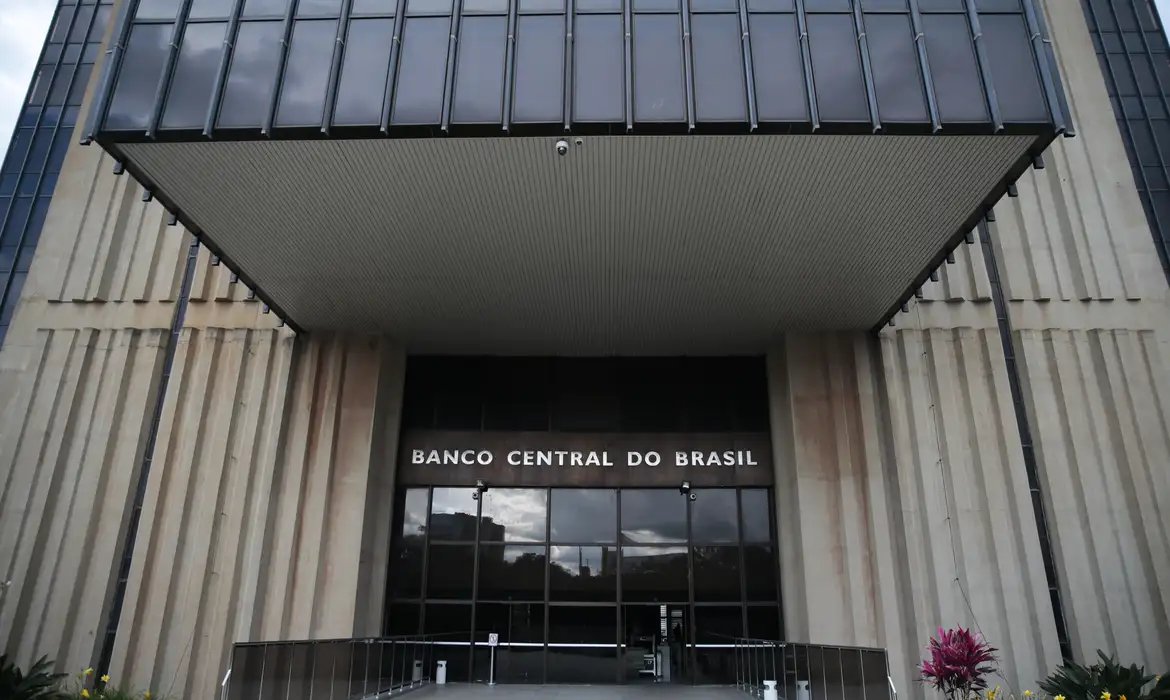 Déficit em contas externas foi R$ 3,2 bilhões no mês de maio, diz BC