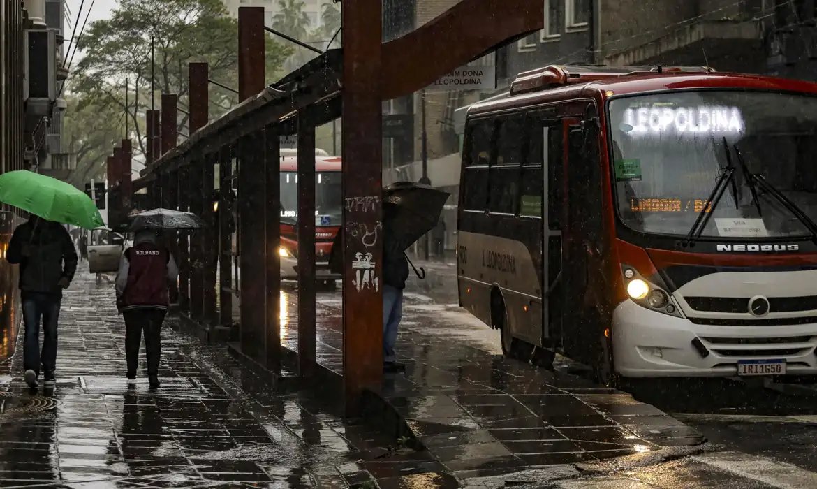 Feriadão: fim de semana deve ser de chuva em boa parte do país