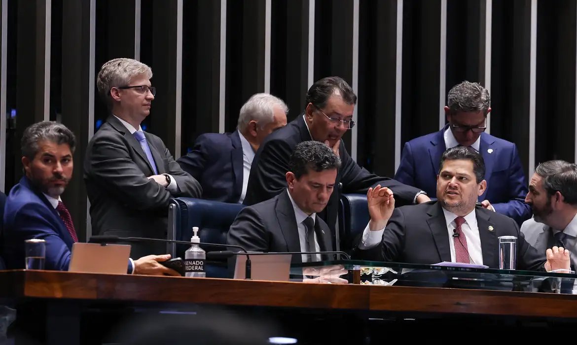 Senado aprova uso do Fundo do Pré-Sal para dívidas do agro