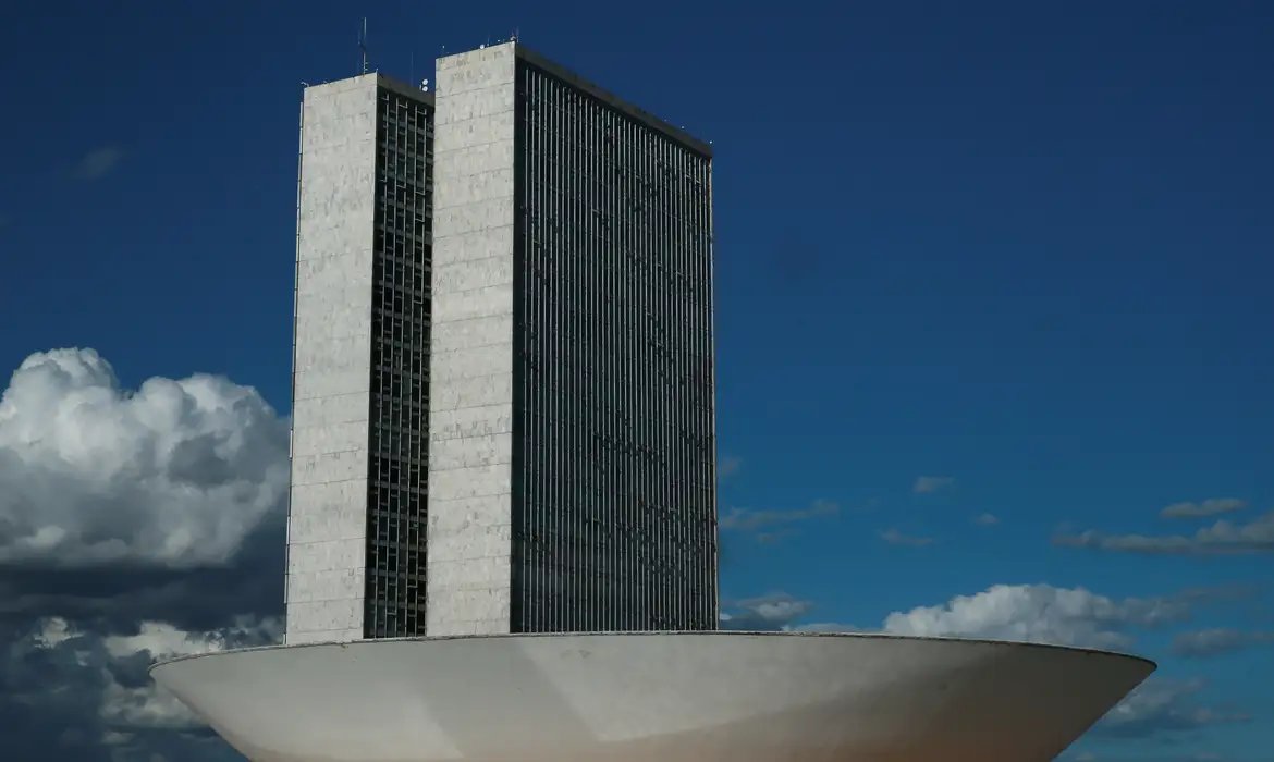 Comissão especial da Câmara aprova novo Plano Nacional de Educação