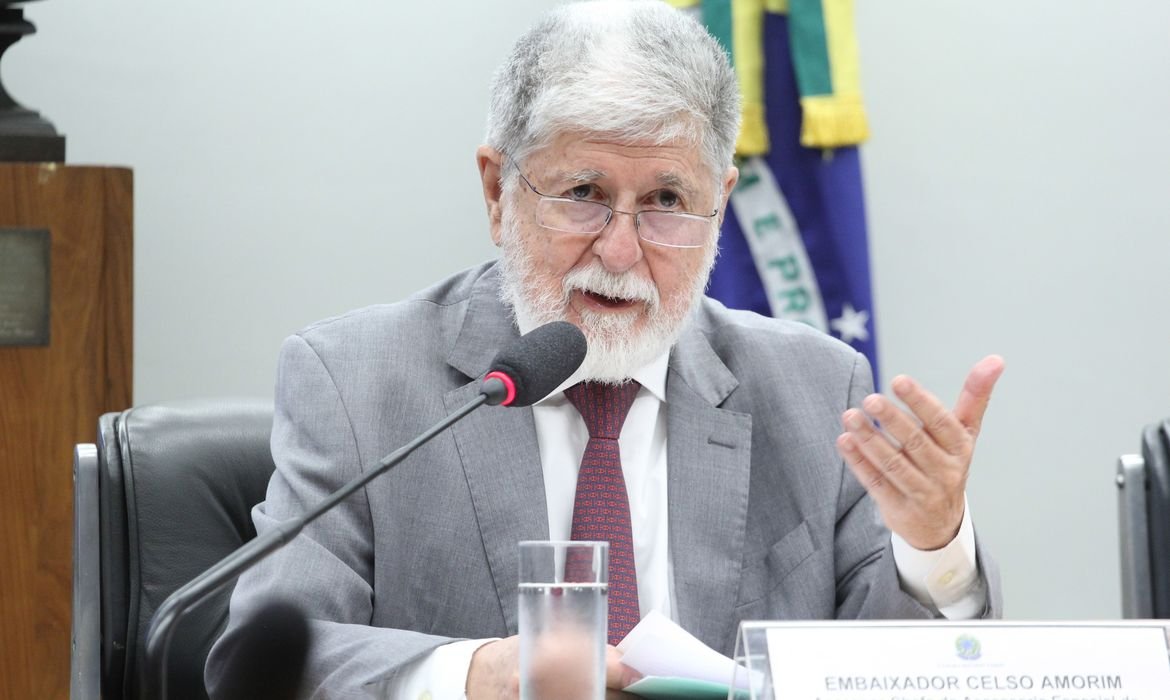 Celso Amorim: IA sob controle de poucas empresas piora desigualdades