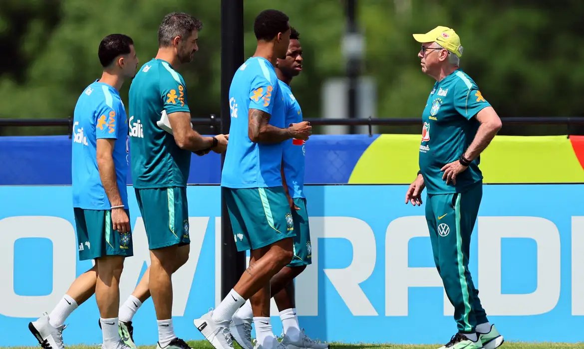 Brasil inicia preparação para oitavas da Copa contra Noruega