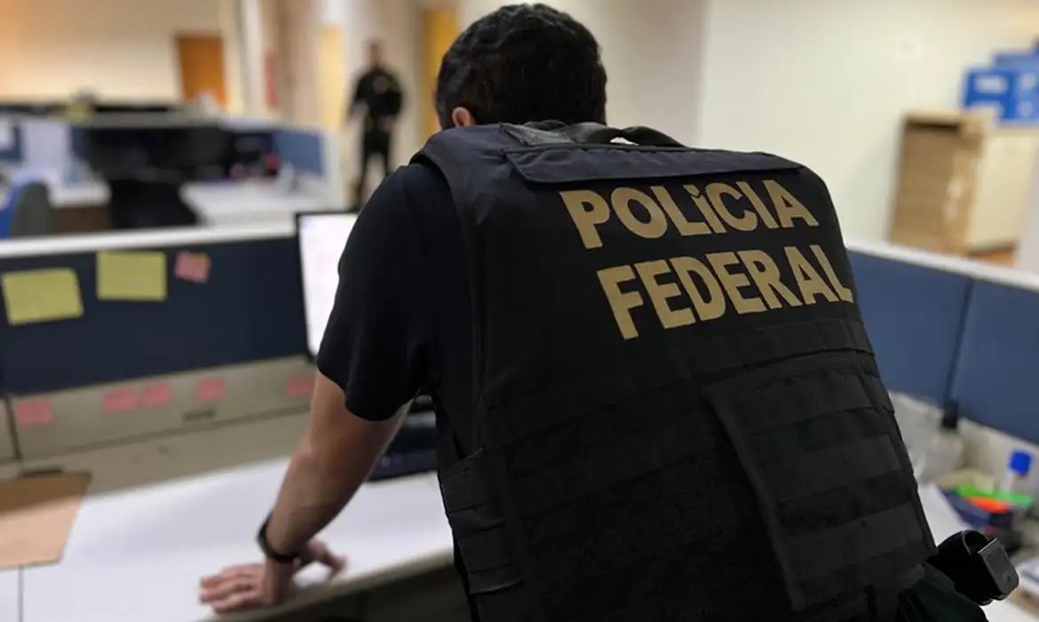 PF prende policiais civis do Rio que extorquiam integrantes do CV