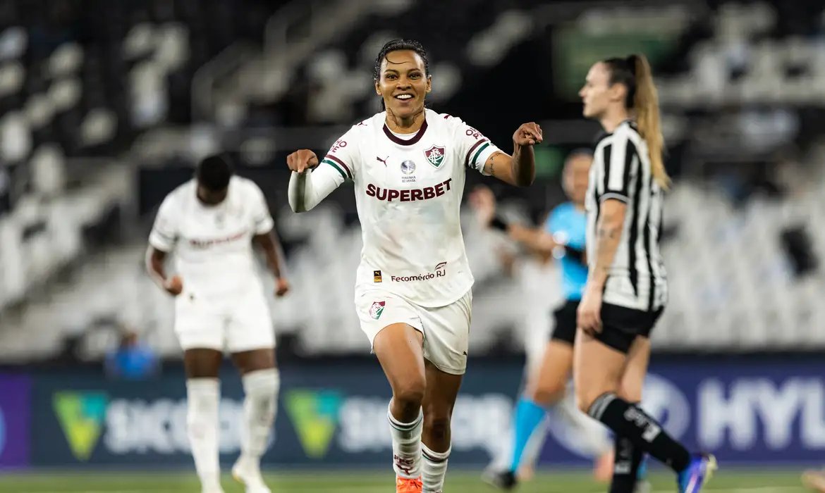 Fluminense domina, vence e complica Botafogo no Brasileirão Feminino