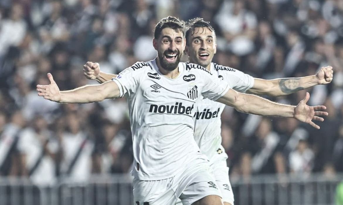 Santos desencanta no 2º tempo e atropela o Vasco pelo Brasileirão