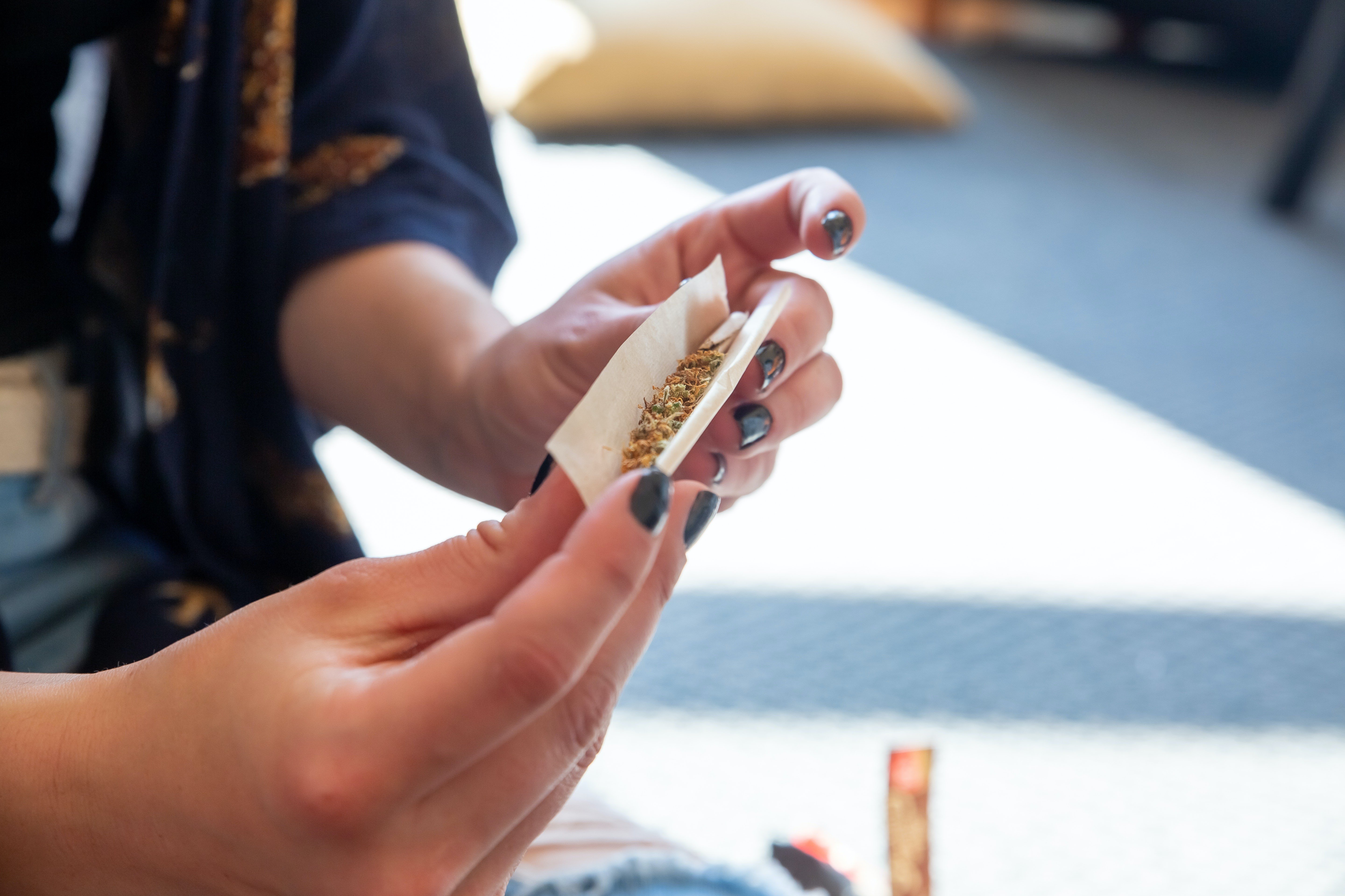 MT tem 3º maior índice de uso de maconha entre estudantes de 13 a 17 anos, diz IBGE