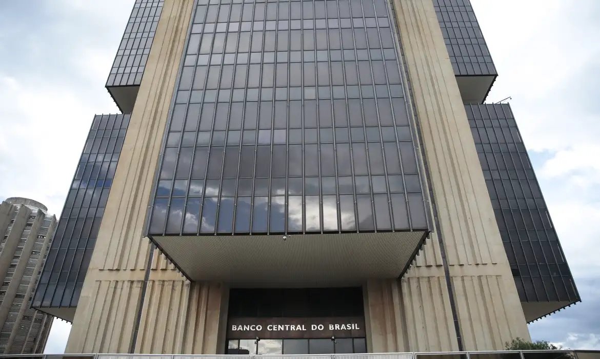Entidades financeiras defendem atuação do Banco Central no caso Master