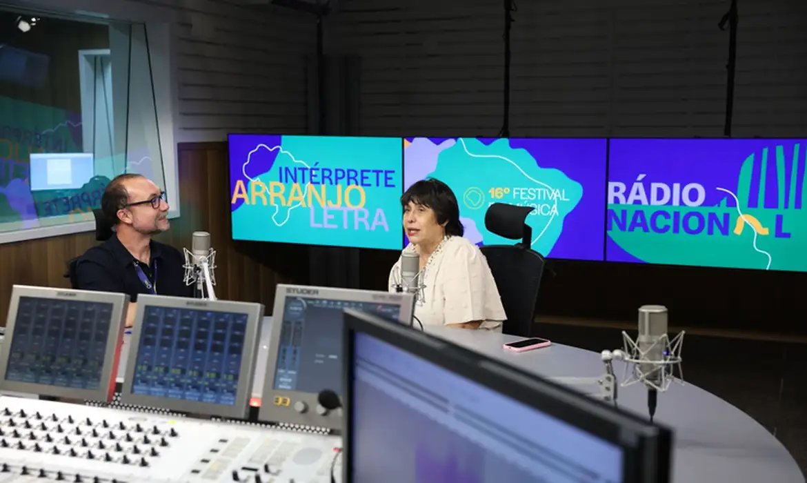 Rádio Nacional prepara série de entrevistas sobre 90 anos