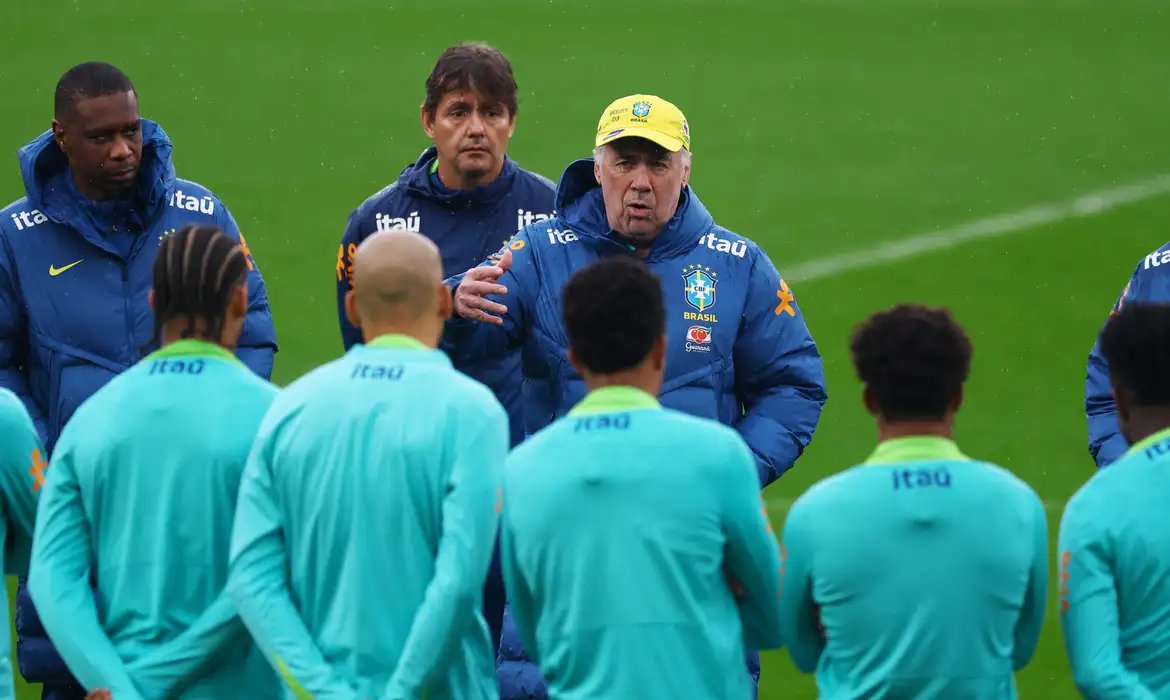 Prestes a estrear na Copa, Ancelotti não dá pistas sobre escalação