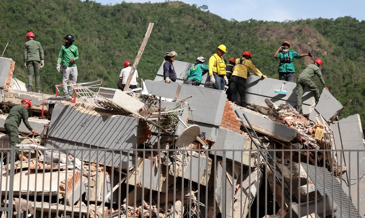Número de mortos por terremoto na Venezuela sobe para 1.450 