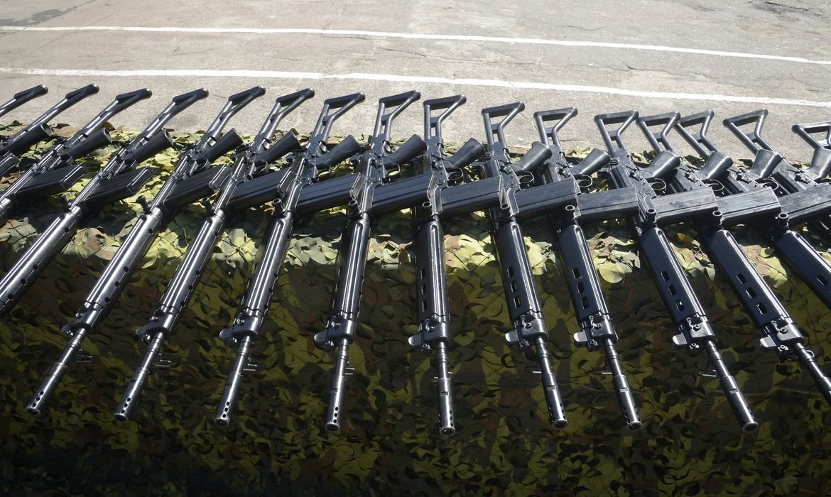 Forças de segurança do RJ terão de fazer recadastramento de armas