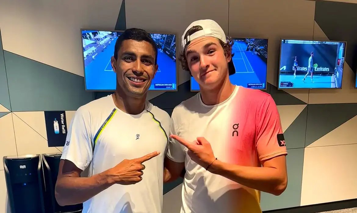 Duelo entre João Fonseca e Thiago Monteiro agita noite do Rio Open